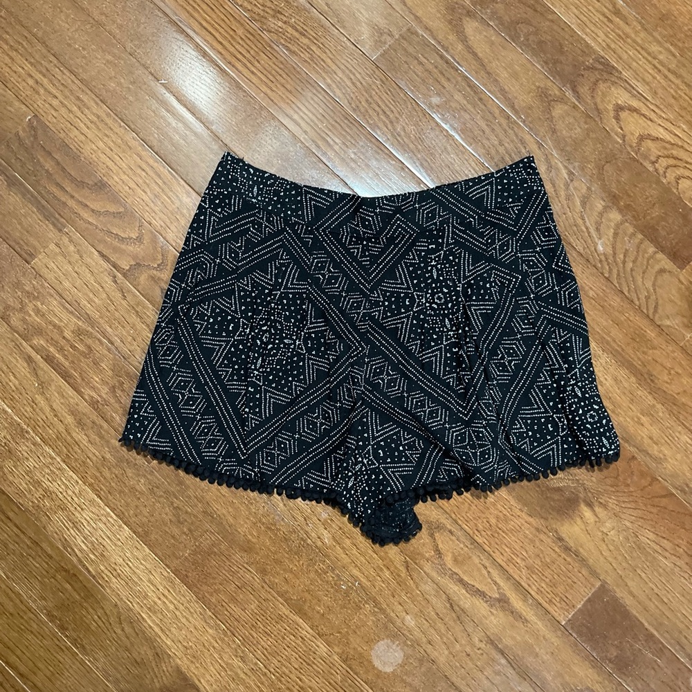 New Unworn Urban Outfitters Ecote Black and White Flowy Shorts